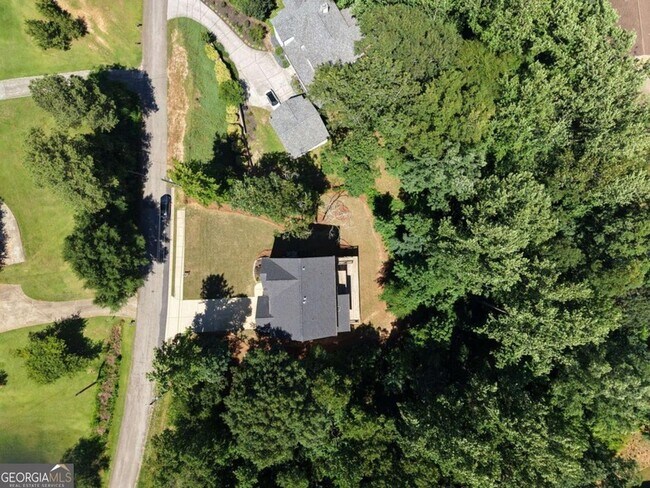 Building Photo - 6181 Shoreland Cir