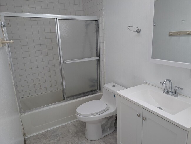 Building Photo - 2305 Woolner Ave