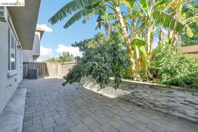 Building Photo - 1354 Portofino Dr
