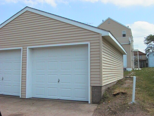 Building Photo - 113 Forest St