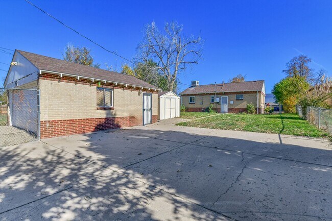 Building Photo - 4 bedroom, 2 bath home in Park Hill