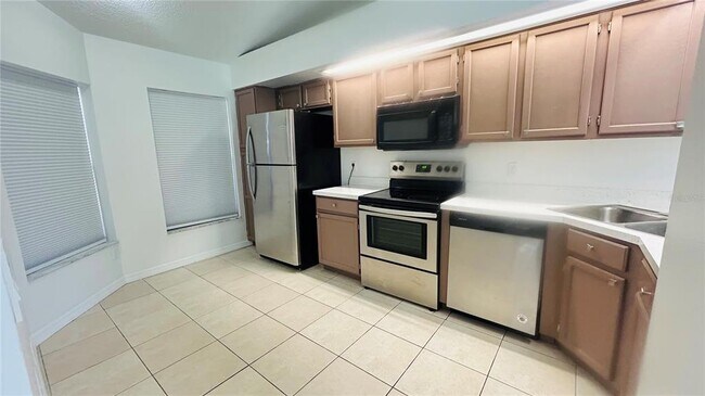 Building Photo - 12121 Augusta Woods Cir