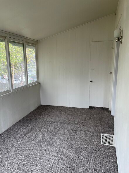 Building Photo - 903 S 19th Ave