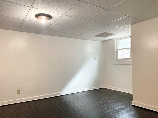 Building Photo - 162 Ridgeland Ave