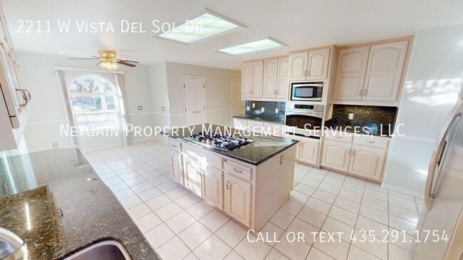 Building Photo - 2211 W Vista Del Sol Dr