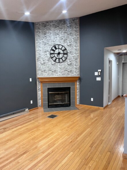 Building Photo - 50 Meadowlark Ln