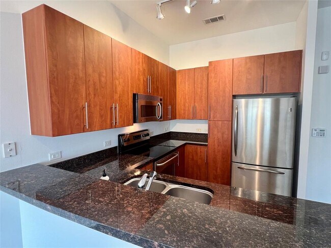 Building Photo - 54 Rainey St