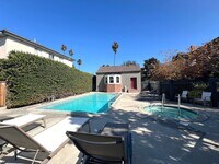 Building Photo - 3 Bed/2.5 Bath Townhome In Eastside Costa ...