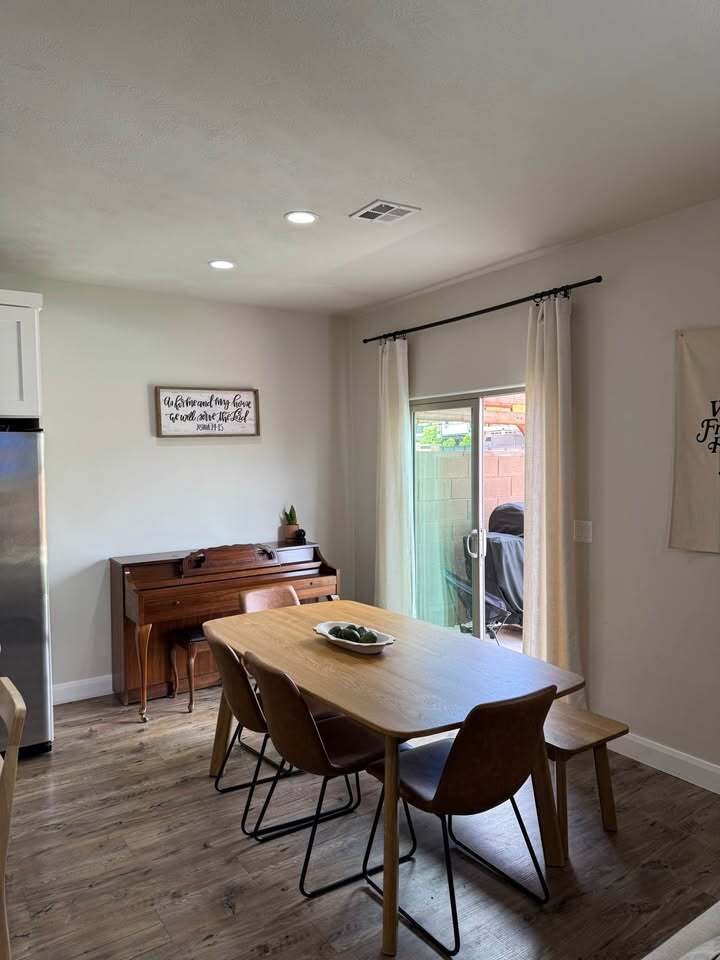 Building Photo - 2545 Bella Vista Dr