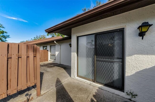 Building Photo - 1725 Pine Ridge Way E