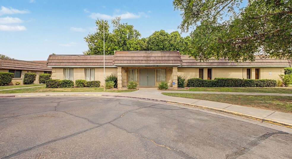 Building Photo - 1623 E Malibu Dr