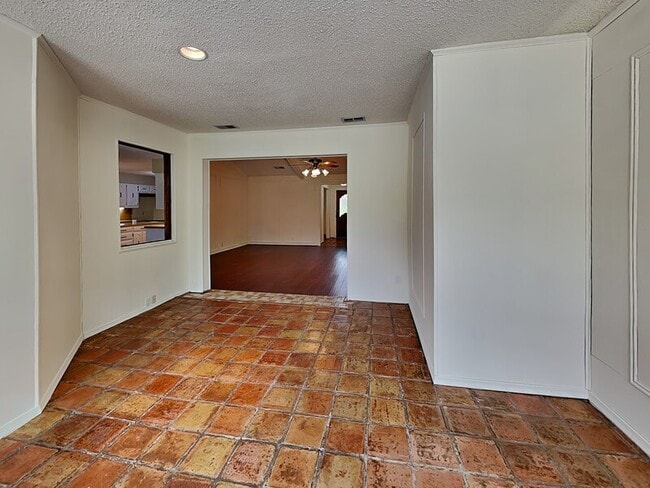 Building Photo - 205 Woodpark Ln