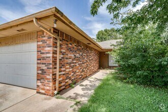 Building Photo - 7312/7314 Kings Manor Court