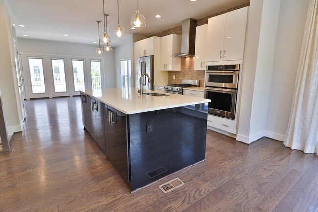 Building Photo - 1424 Piccard Dr