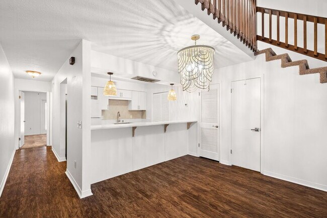 Building Photo - 6504 N Lagoon Dr