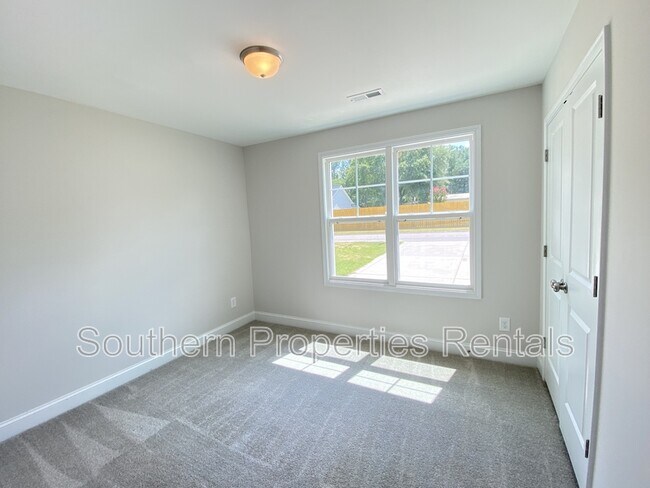 Building Photo - 529 Hamlet Dr