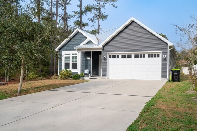 Building Photo - FURNISHED OFF-SEASON MONTHLY RENTAL-STARTING DECEMBER