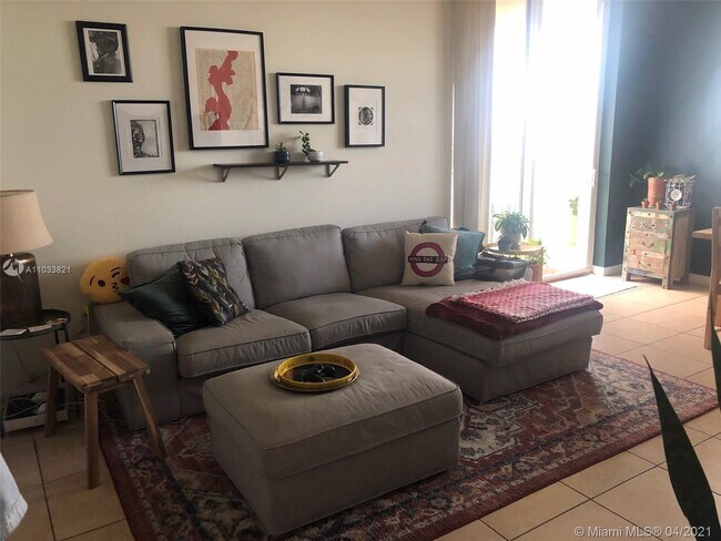 Building Photo - 215 SW 42nd Ave