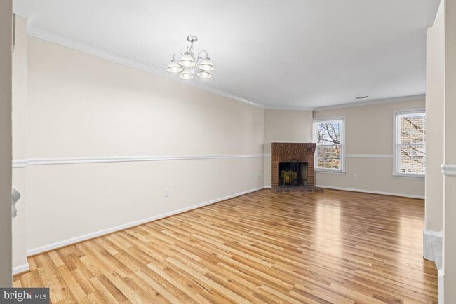 Building Photo - 786 N Vermont St