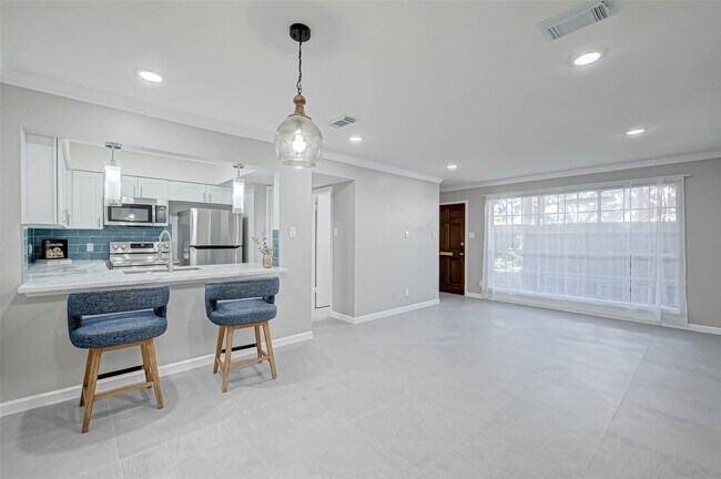 Building Photo - 925 Wax Myrtle Ln