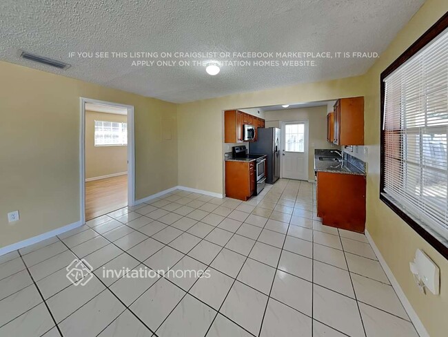 Building Photo - 2522 Holly Rd