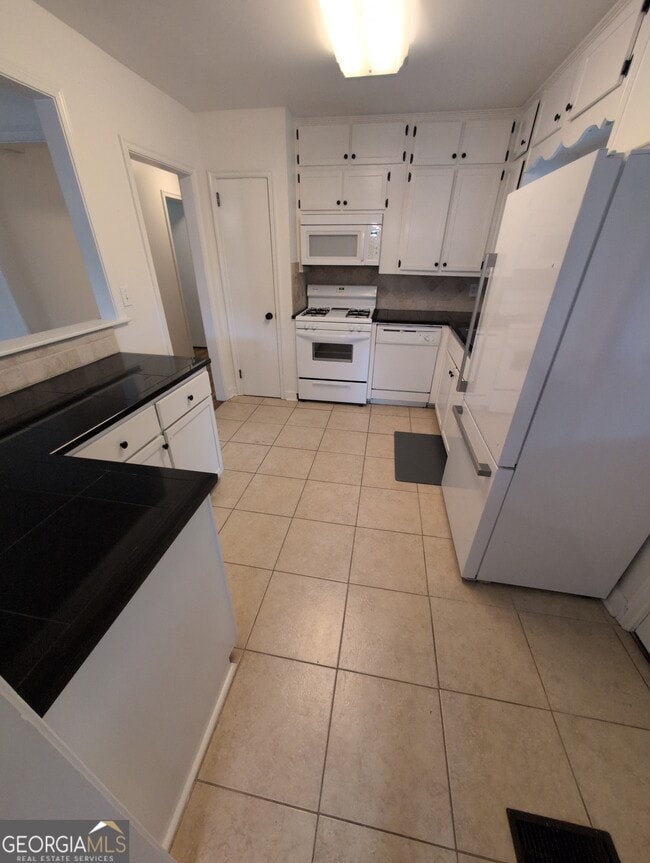 Building Photo - 202 Bishop Dr