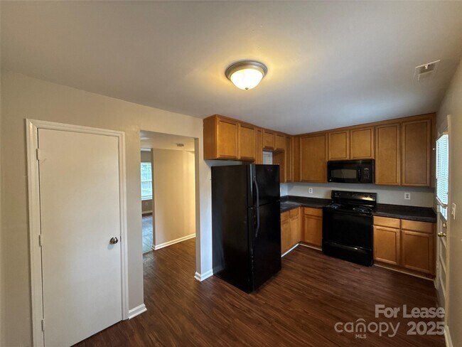 Building Photo - 409 Hawley Ave