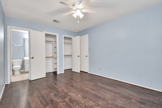 Building Photo - 8022 Sharpview Dr