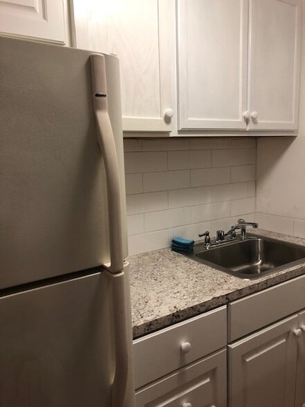 Kitchen sink - 13 Adams Ct