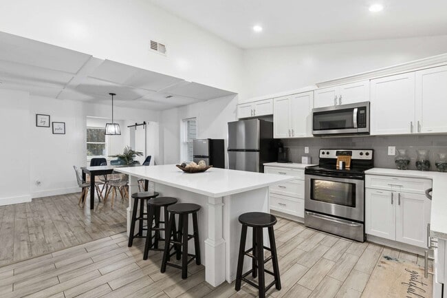 Building Photo - 1298 Gideons Dr SW