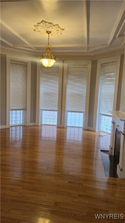 Building Photo - 900 Main St