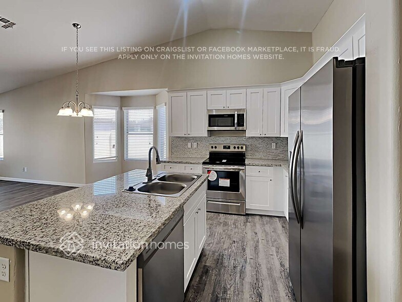 Building Photo - 14836 W Windrose Dr