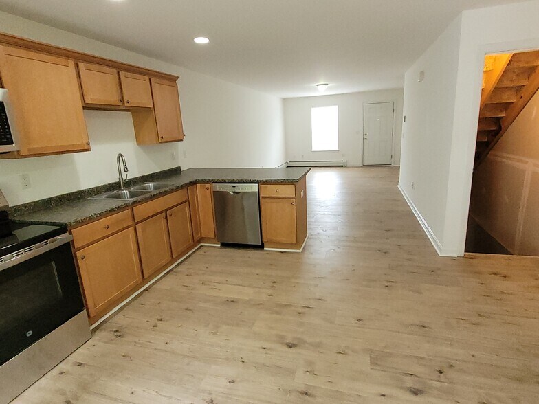 Building Photo - 1008 Fieldstone Ln