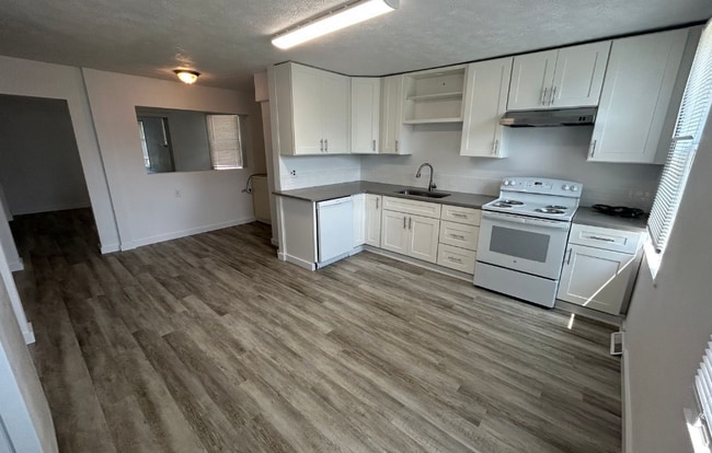 Building Photo - 312 E Mission Ave