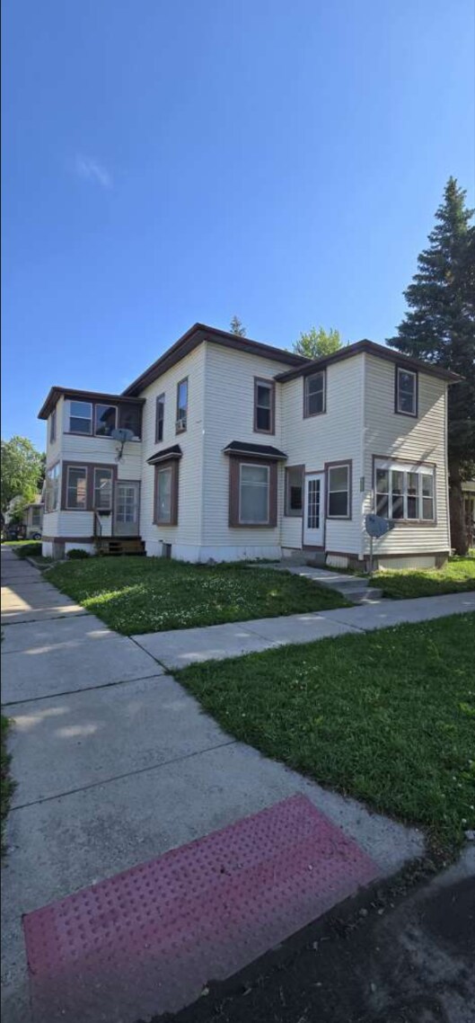 Building Photo - 1302 2nd Ave N