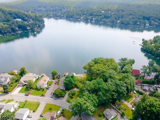 Building Photo - 31 Oliver Pl