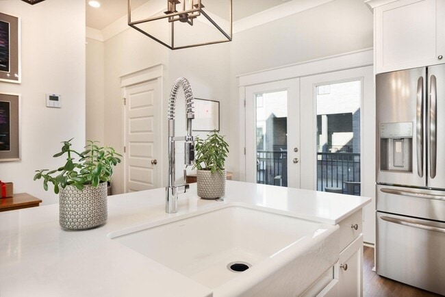 Building Photo - 1515 Martel St