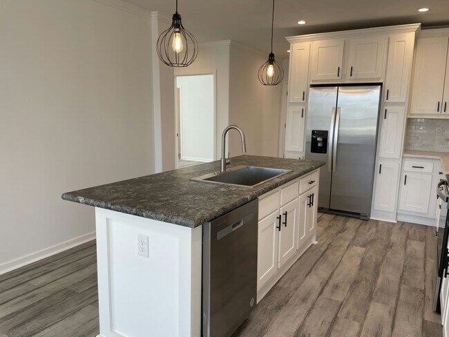 Building Photo - 34815 Silver King Dr