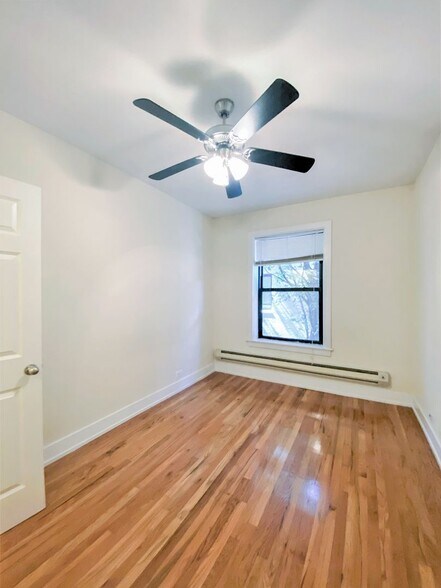 Building Photo - 627 W Melrose St