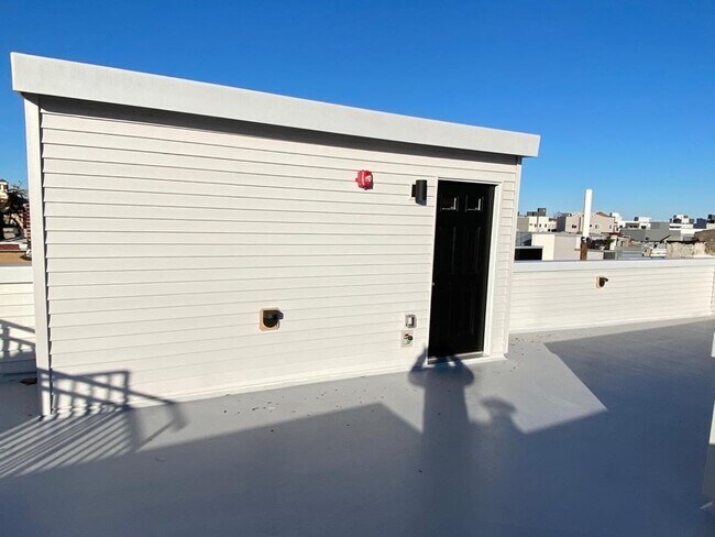 Building Photo - 725 N 17th St