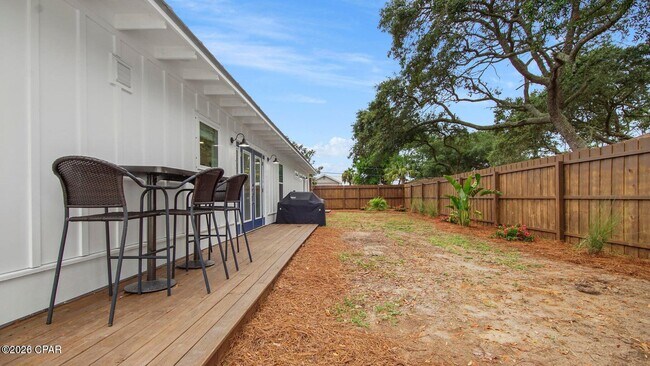 Building Photo - 307 Dolphin Dr