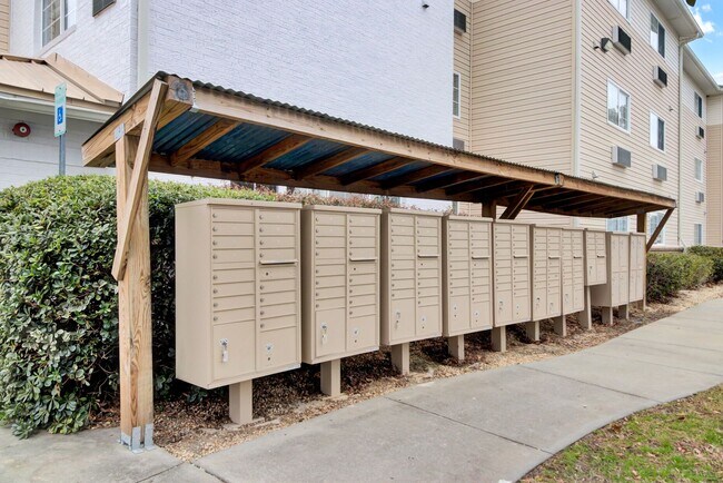 Building Photo - FIRST MONTH FREE- STUDIO APT- Available 1/...