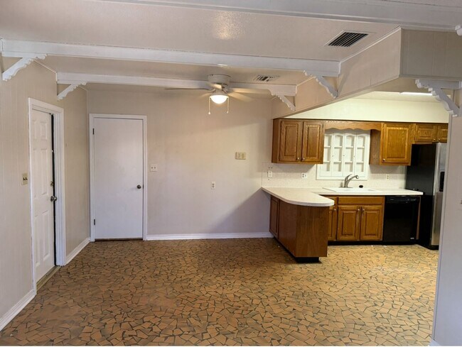 Building Photo - 3 Bedroom - 2 Bath - 2 Car Garage - Fenced Yard