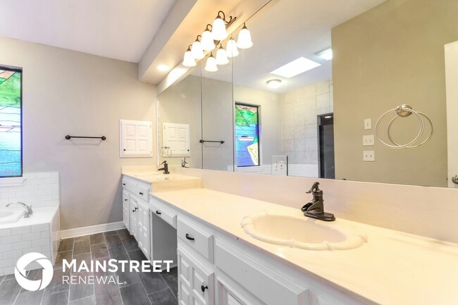 Building Photo - 1220 Interurban Way