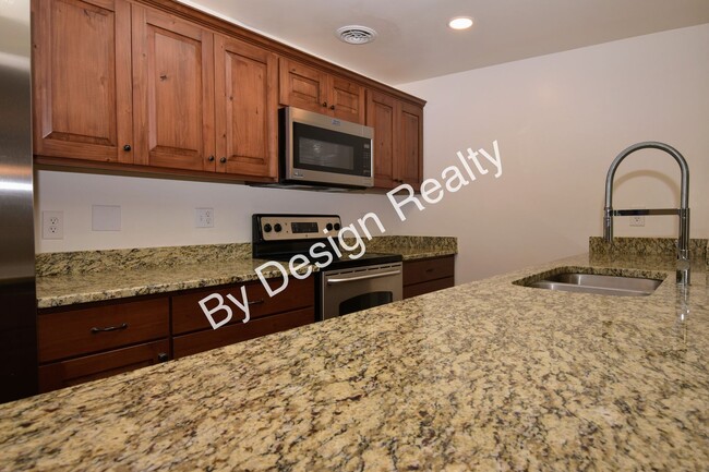 Building Photo - Pristine Remodeled Olive Grove 4 Bedroom 2...