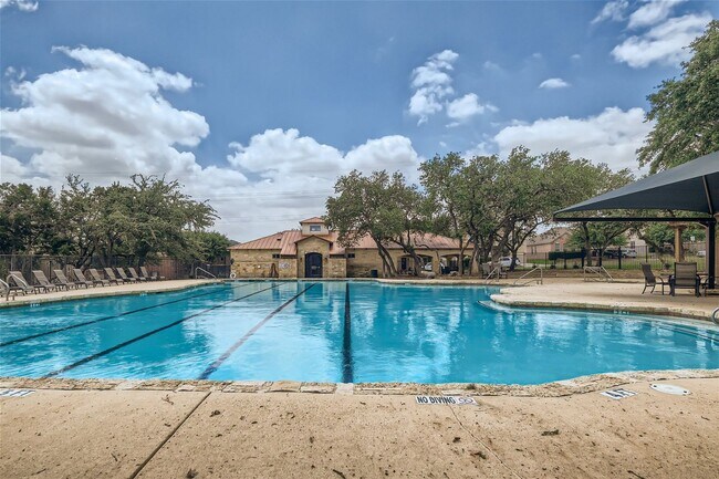 Building Photo - Over 3300 Square Feet