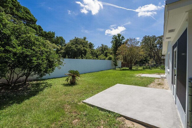 Building Photo - 1040 Dorado Dr