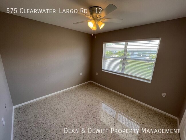 Building Photo - 575 Clearwater Largo Rd