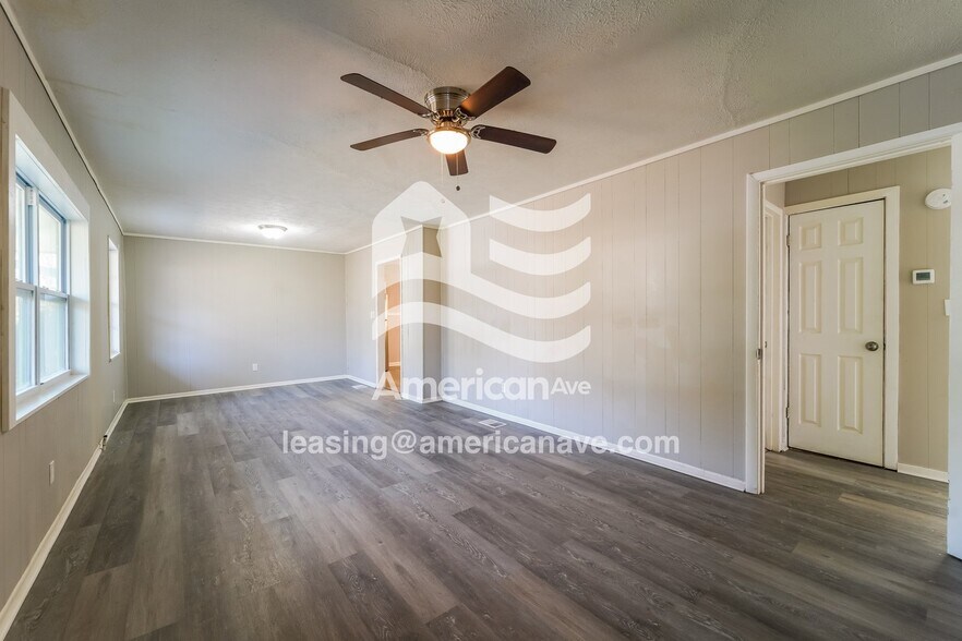 Building Photo - 1836 Shamrock Dr