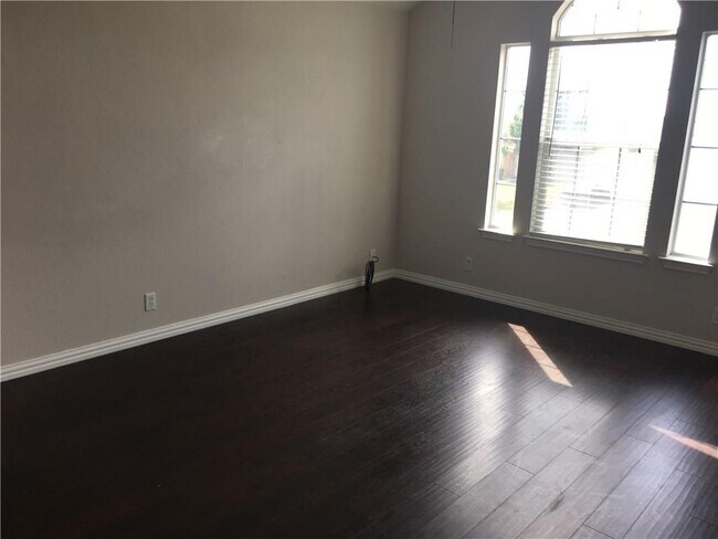 Building Photo - 312 Estate Dr